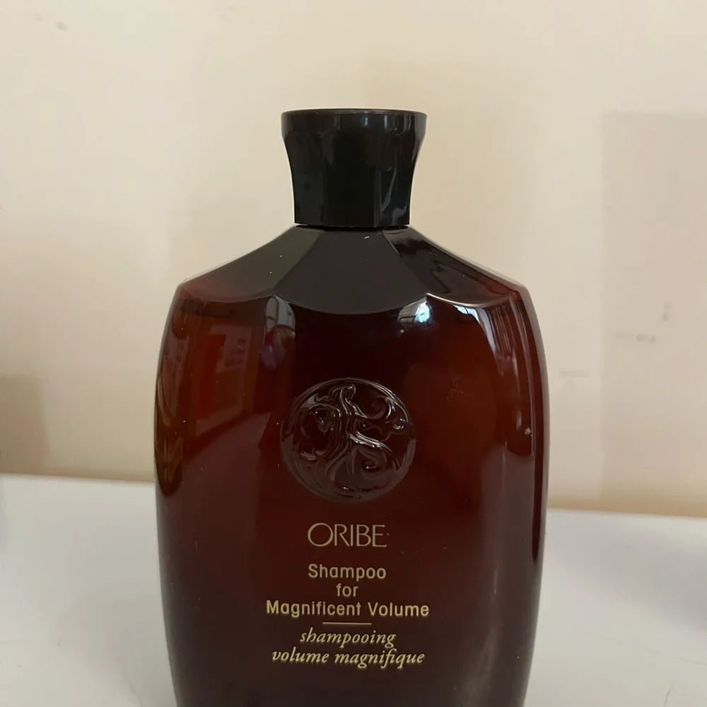 Oribe Magnificent Volume Shampoo and Conditioner Set - Picture 2 of 3
